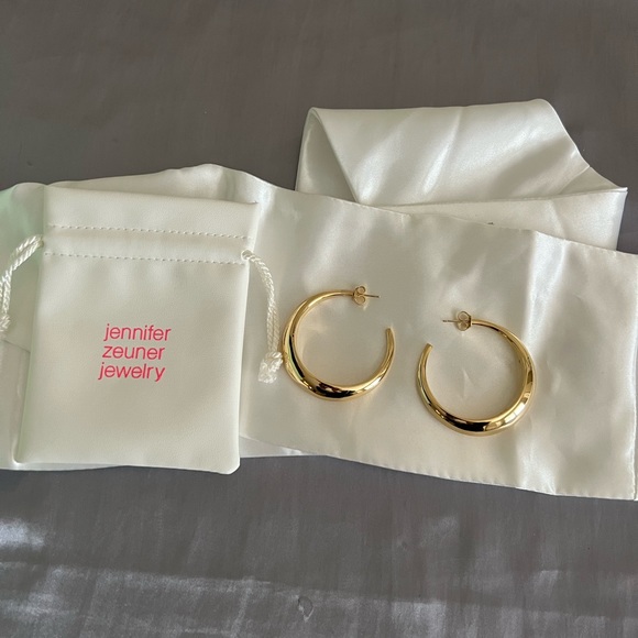 Jennifer Zeuner 2’ Shira Gold Plated Hoop Earrings $264 New - Picture 3 of 6